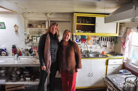 A simpática dona da nossa pousada em Cochrane, no sul do Chile